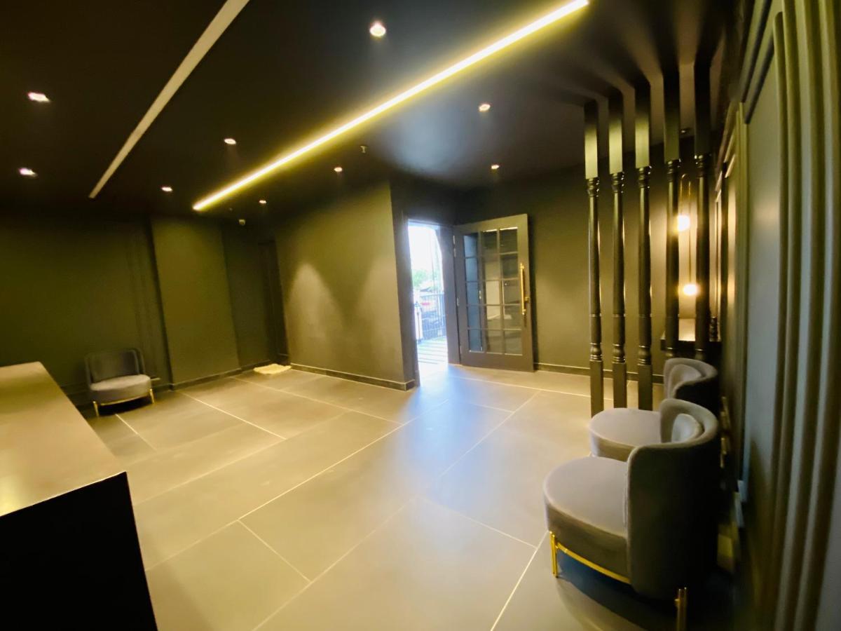 Madhav'S Lap Of Luxury Hotell Moradabad Exteriör bild