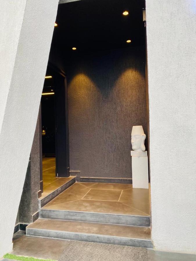 Madhav'S Lap Of Luxury Hotell Moradabad Exteriör bild